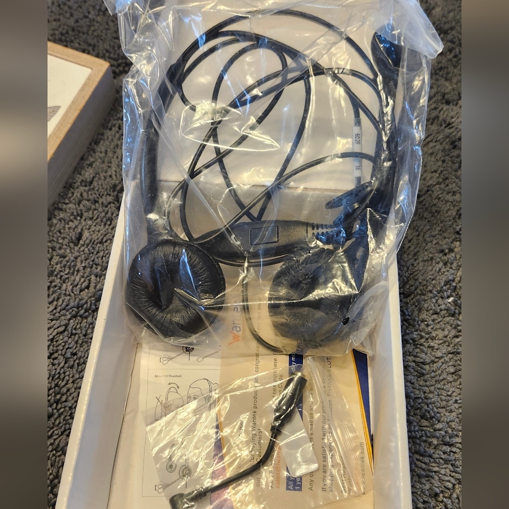 Black Wired Headset with Microphone
